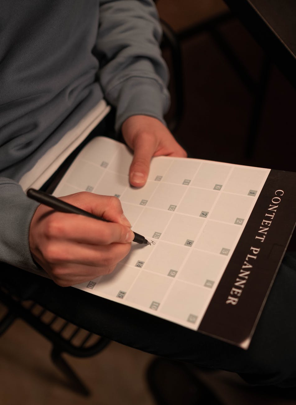 Solo Creators Playbook: Plan 30 Days of Content in 60 Minutes With AI